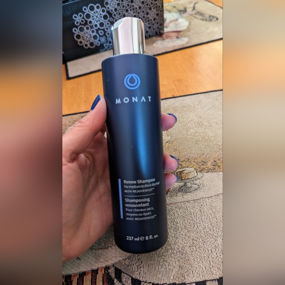 Monet Renew Shampoo
